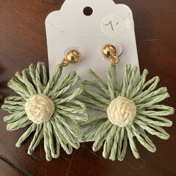 Raffia Paper Floral Daisy Drop Earrings Set Of 2 NEW - Picture 4 of 4
